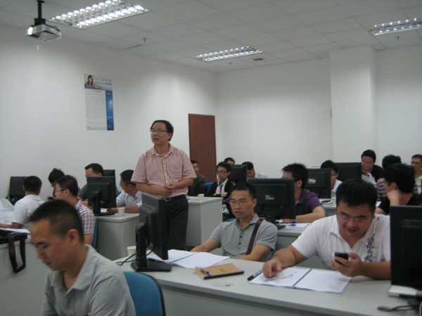 梅兴野老师和本期学员正在交流互动中